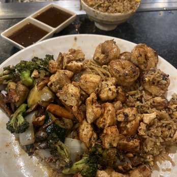 Wu's House - Chicken and Shrimp Hibachi Combination - Japanese Near Me - Evergreen Park, Illinois