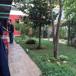 Dom Veggie Culinária Vegetariana - Lunch with a view to a nice garden.