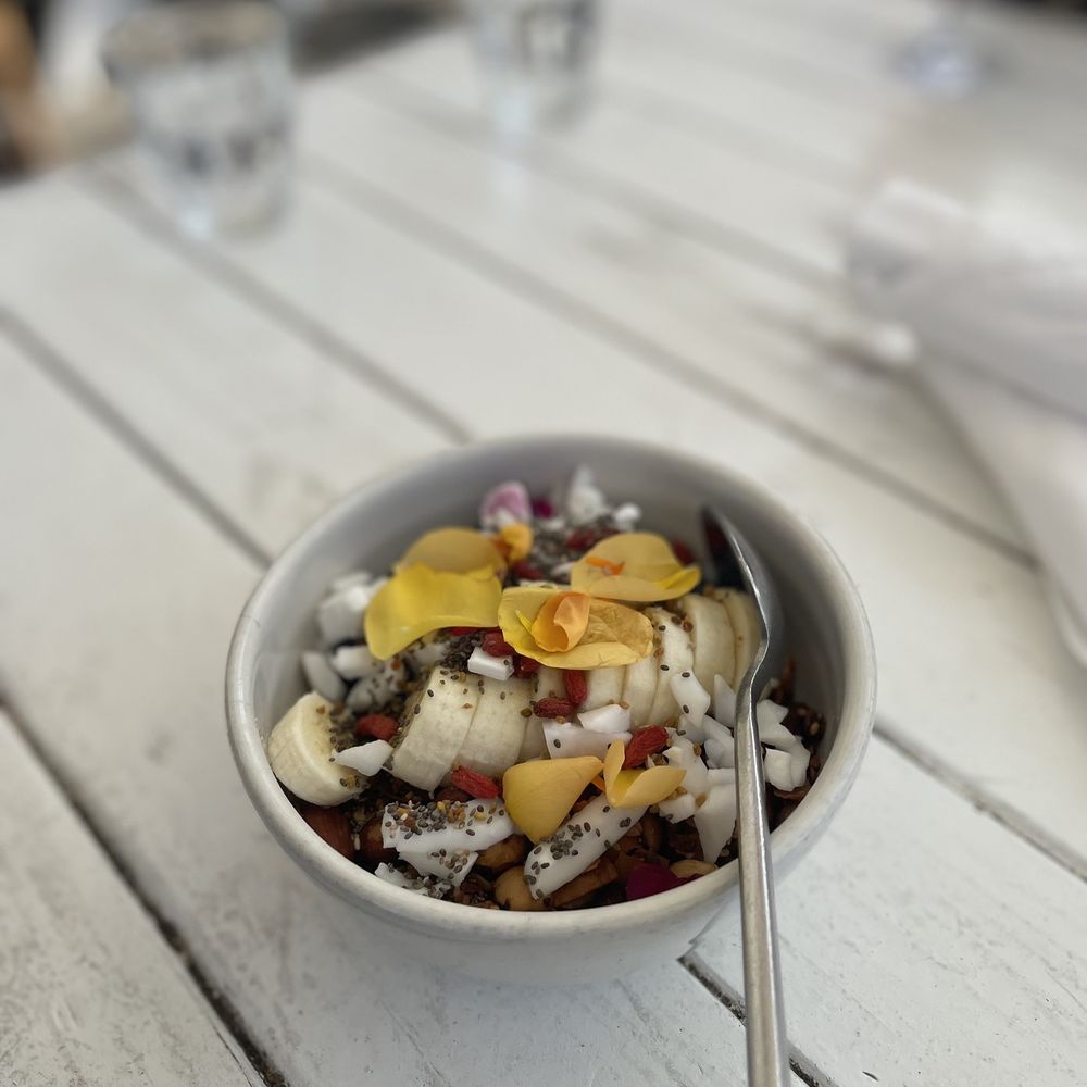 Great White - Blue Smoothie Bowl - Cafes Near Me - Los Angeles, California