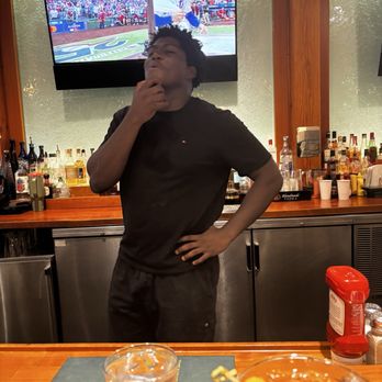 Marshside Restaurant - He sings and has talent - Seafood Near Me - East Dennis, Massachusetts