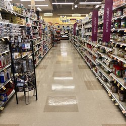 Hannaford Super Market & Pharmacy - Hannaford Voorheesville NY. Small store, clean and well kept.
