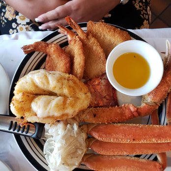 Babylon Fish & Clam - Snow crabs with lobster tail and shrimp - Seafood Near Me - Babylon, New York Babylon Fish & Clam - Snow crabs with lobster tail and shrimp - Seafood Near Me - Babylon, New York