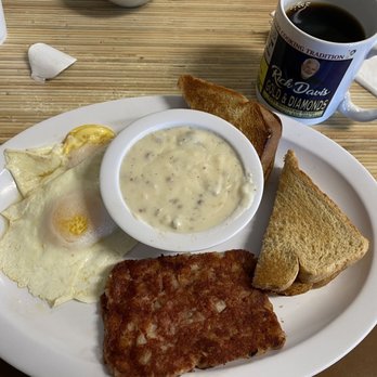 Lillie Maes Place - 2 eggs with corned beef hash, gravy, toast - American Near Me - Chattanooga, Tennessee
