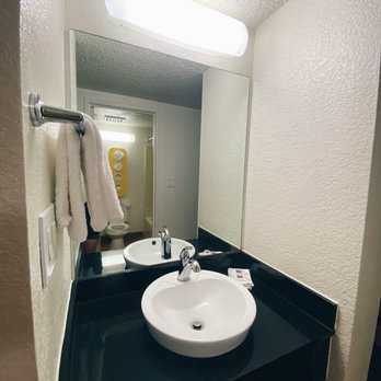 Motel 6 - Sink - Hotels Near Me - Inglewood, California Motel 6 - Sink - Hotels Near Me - Inglewood, California