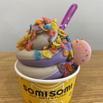 Somisomi - Ube + Cookies & Cream Swirl - Desserts Near Me - Chandler, Arizona