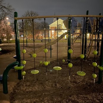 Dwyer Park - Parks Near Me - Winnetka, Illinois