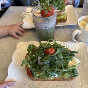Glimmer Cafe - Burrata avo toast - Cafes Near Me - Delray Beach, Florida Glimmer Cafe - Burrata avo toast - Cafes Near Me - Delray Beach, Florida