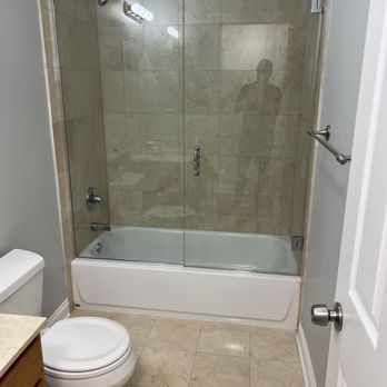Chicago Glass & Mirror - Bathtub glass shower enclosure. - Glass & Mirrors Near Me - Chicago, Illinois