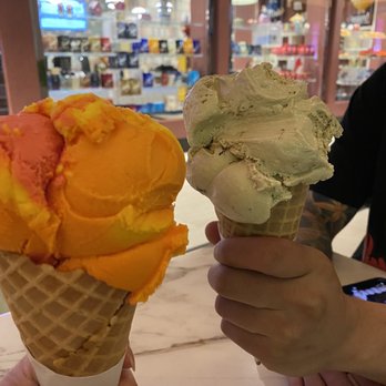 Sweet Shoppe - Maui Waui Sherbet & Espresso Almond Crunch - Candy Stores Near Me - Auburn, Washington Sweet Shoppe - Maui Waui Sherbet & Espresso Almond Crunch - Candy Stores Near Me - Auburn, Washington