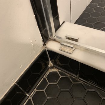 SoBro Guest House - Black tiles hide the filth. It's bad - Guest Houses Near Me - Nashville, Tennessee