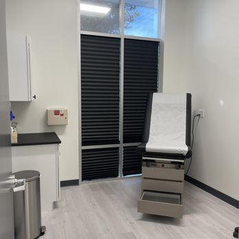 El Monte Urgent Care - One of our clean and modern exam rooms. - Urgent Care Near Me - El Monte, California El Monte Urgent Care - One of our clean and modern exam rooms. - Urgent Care Near Me - El Monte, California