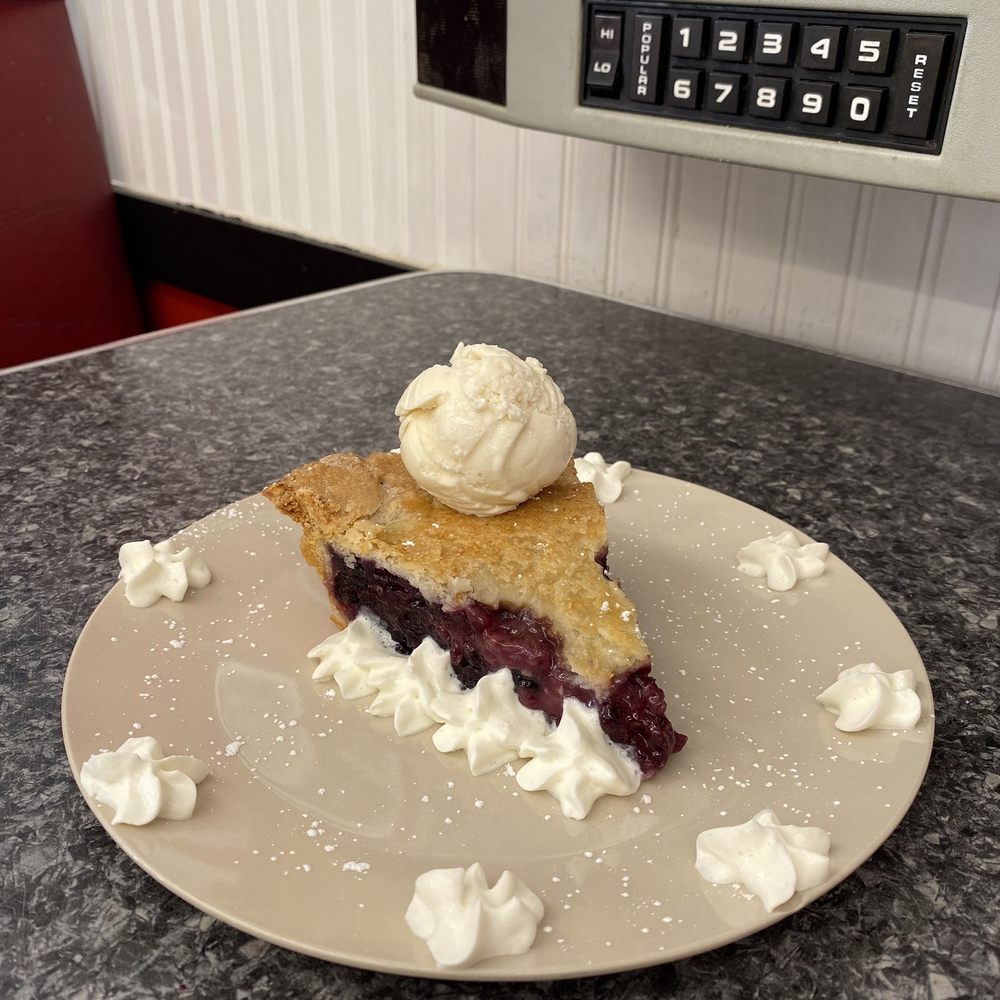 Evelyn's Memory Lane Cafe - Saskatoon berry pie, à la mode - Bakeries Near Me - High River, Alberta Evelyn's Memory Lane Cafe - Saskatoon berry pie, à la mode - Bakeries Near Me - High River, Alberta
