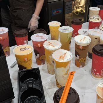 Auntea Jenny - pickup area for drinks - Bubble Tea Near Me - Irvine, California