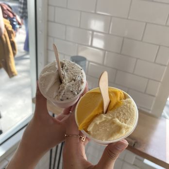 Caravaggio Gelato Lab - Coconut and Chocolate Chip combo + Indian Mango and Passionfruit combo - Gelato Near Me - Berkeley, California Caravaggio Gelato Lab - Coconut and Chocolate Chip combo + Indian Mango and Passionfruit combo - Gelato Near Me - Berkeley, California