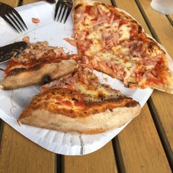 moni's und hanspi's bäsebeiz - Pizza Prosciutto