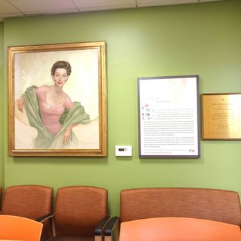 UCSF Nephrology & Hypertension Faculty Practice - The Rosalind Russell Legacy. In the waiting area. - Nephrologists Near Me - San Francisco, California UCSF Nephrology & Hypertension Faculty Practice - The Rosalind Russell Legacy. In the waiting area. - Nephrologists Near Me - San Francisco, California