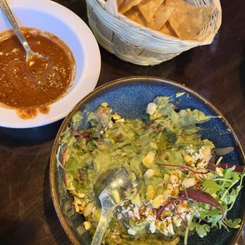 El Xangarrito - Guacamole appetizer and chips and salsa - Mexican Near Me - Chicago, Illinois El Xangarrito - Guacamole appetizer and chips and salsa - Mexican Near Me - Chicago, Illinois