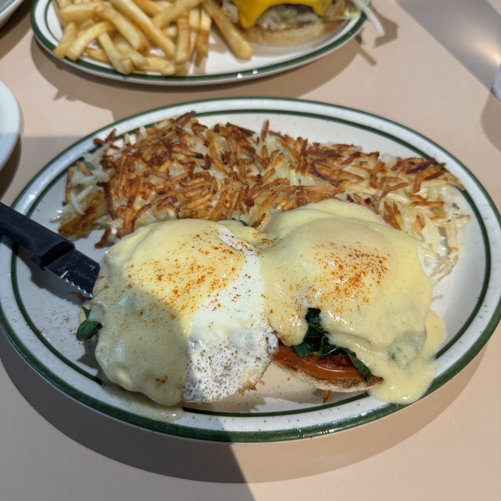 The Giant Chef - Eggs Florentine - Breakfast & Brunch Near Me - Pleasant Hill, California The Giant Chef - Eggs Florentine - Breakfast & Brunch Near Me - Pleasant Hill, California