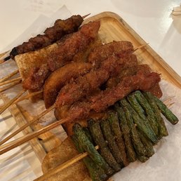 Chicken, beef, string beans, China tofu, bread slices, potato chips Chicken, beef, string beans, China tofu, bread slices, potato chips