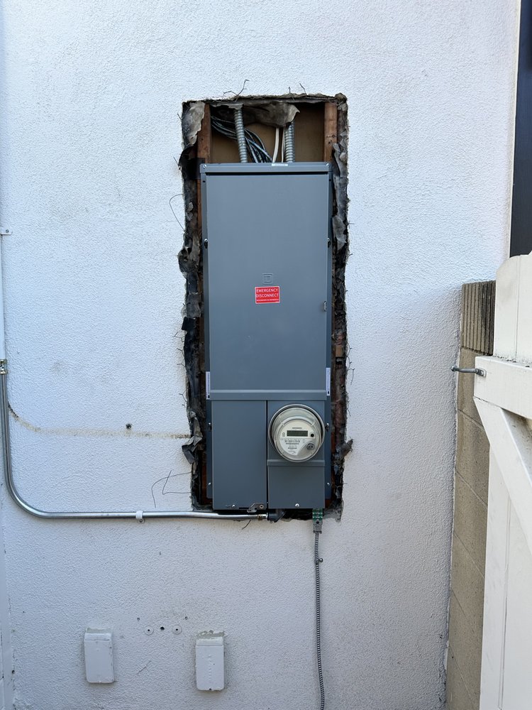 Slide of All Thingz Electric