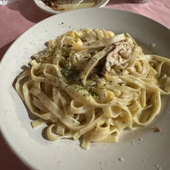 Auntie Pasta's - Chicken Fettuccine Alfredo - Italian Near Me - Nacogdoches, Texas Auntie Pasta's - Chicken Fettuccine Alfredo - Italian Near Me - Nacogdoches, Texas