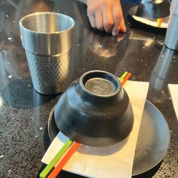 Hoja - Kinda cute how they have mismatch chopsticks - Taiwanese Near Me - Richmond Hill, Ontario