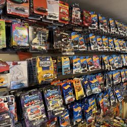 Pop's Toys and Collectibles - Hot Wheels, Matchbox, and other assorted Diecast vehicles