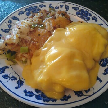 Willy's Eatery - Eggs  benedict with "those potatoes" - Greek Near Me - Anaheim, California