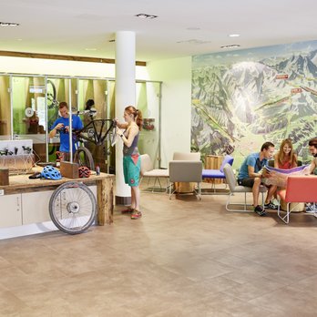 Explorer Hotel Oberstdorf - Werkbank inmitten der Lounge - Hotels Near Me - Fischen, BY Explorer Hotel Oberstdorf - Werkbank inmitten der Lounge - Hotels Near Me - Fischen, BY