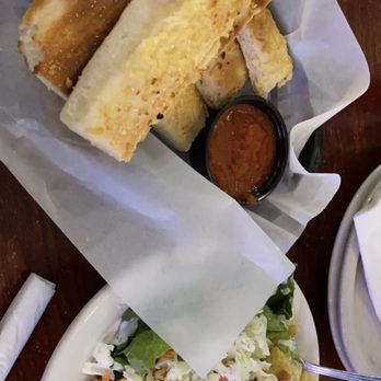 PizMo Cafe - Breadsticks and house salad - Pizza Near Me - Pismo Beach, California PizMo Cafe - Breadsticks and house salad - Pizza Near Me - Pismo Beach, California