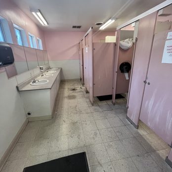 Loomis Rv Park - Bathroom - RV Parks Near Me - Loomis, California
