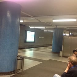 U-Bahnhof Kampstraße - Um Welten besser: Bahnsteig in Ost-West-Richtung