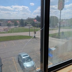 Super 8 by Wyndham New Castle - Cracked glass window