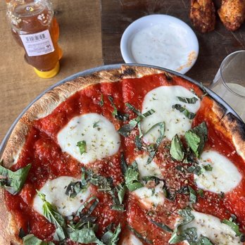 Patxi's Pizza - 10" Margherita Thin Crust Pizza - Pizza Near Me - Dublin, California Patxi's Pizza - 10" Margherita Thin Crust Pizza - Pizza Near Me - Dublin, California