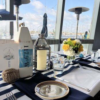 Lighthouse - Dining room - Breakfast & Brunch Near Me - Newport Beach, California
