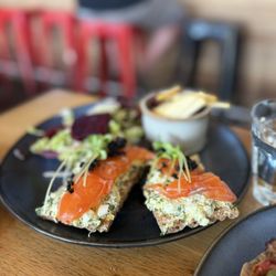 Johnston's Saltbox - Salmon caviar toast