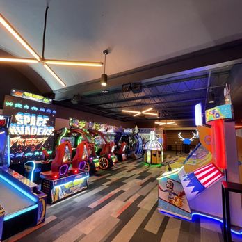 Bowlero Annandale - Another view of the arcade - Bowling Near Me - Annandale, Virginia