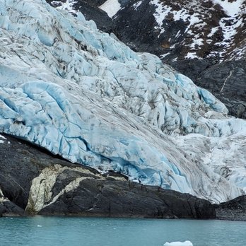 Phillips Cruises & Tours - Huge glacier - Boat Tours Near Me - Whittier, Alaska