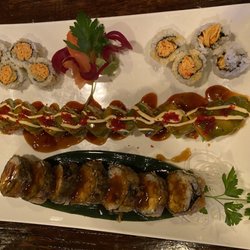 Umi Japanese Restaurant - Ninja Roll (on leaf), Kiss and Cry (middle), Spicy Crab