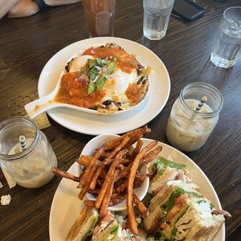 Broken Yolk Cafe - Club sandwich, sweet potato fries, Chile skillet and Arnold Palmer - Breakfast & Brunch Near Me - Yuma, Arizona