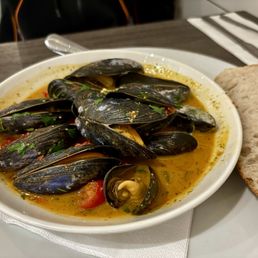 Mussels in chili and garlic Mussels in chili and garlic