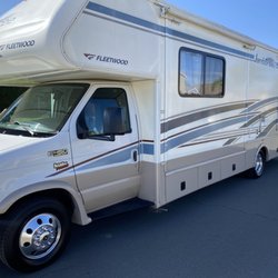 Bumper To Bumper Mobile Detailing - Motorhome wax.