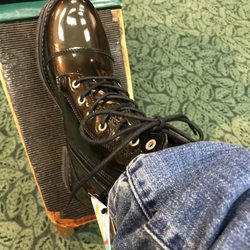 Wesley's Shoe Corral - Me likey