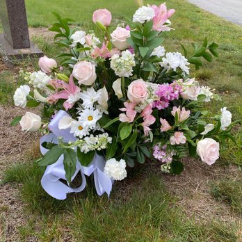 Victorian Rose Florist - This is the hot mess received. I'm appalled the "florist" thinks carnations and daisys are equivalent to spider mums and gladiolas. - Florists Near Me - Hebron, Connecticut