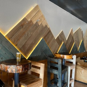 Donner Creek Brewing - Cool mountain decor - Cideries Near Me - Truckee, California