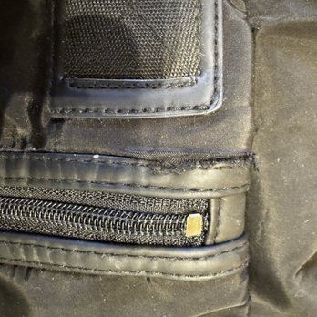 Lolë - Same fabric separated from stitched pocket (no possible point of tension due to interior lining) - Women's Clothing Near Me - Jasper, Alberta