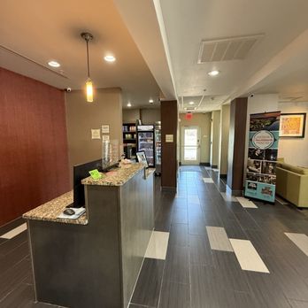 La Quinta by Wyndham Paducah - Front desk - Hotels Near Me - Paducah, Kentucky La Quinta by Wyndham Paducah - Front desk - Hotels Near Me - Paducah, Kentucky