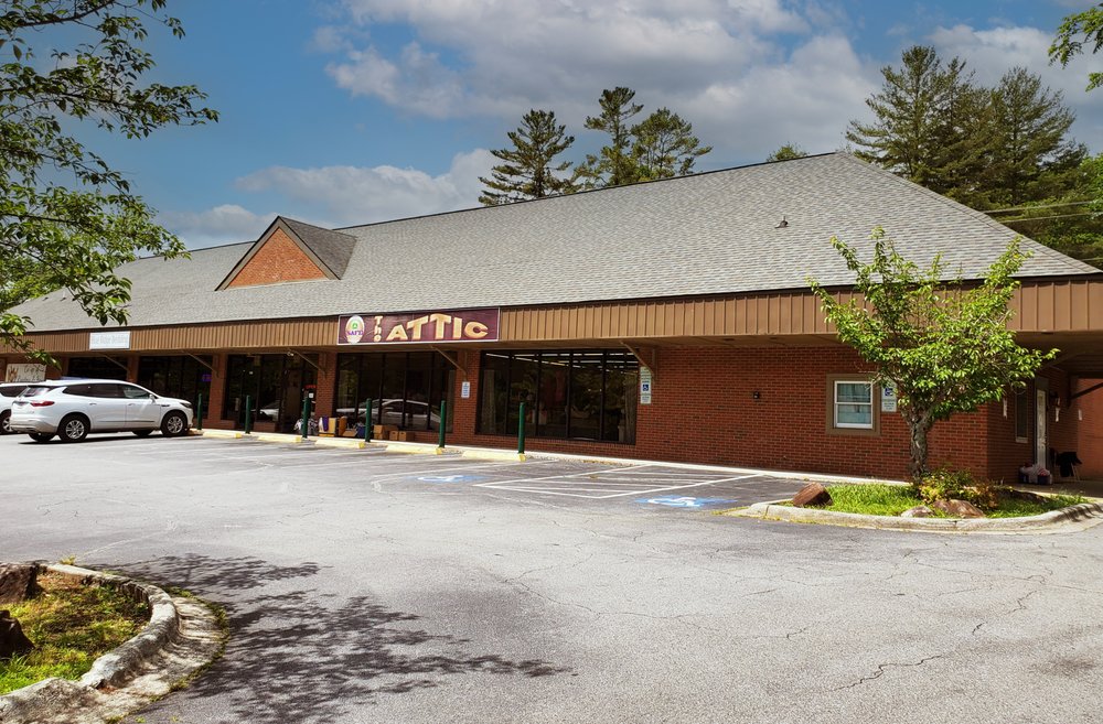 SAFE’S ATTIC Updated August 2024 370 S Broad St, Brevard, North