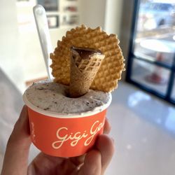 GIGI GELATI - Single flavor cup (Mint Chocolate Chip - vegan) with waffle chip and milk chocolate cone
