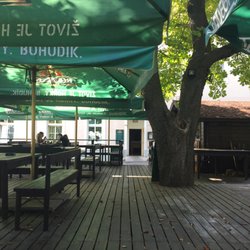 Restaurace v parku